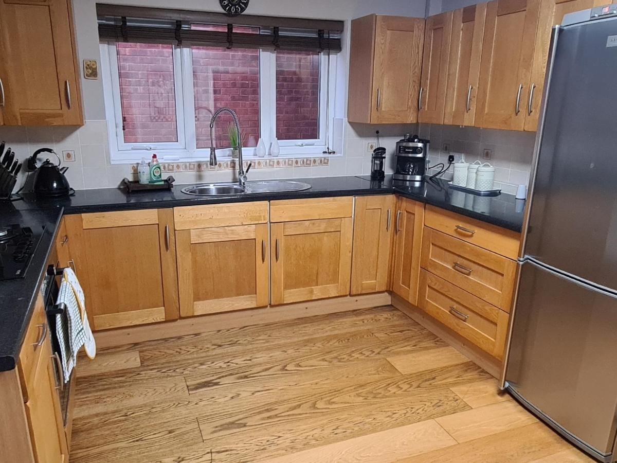 Spacious, 5 Bed House For 9 In Chester Exterior photo