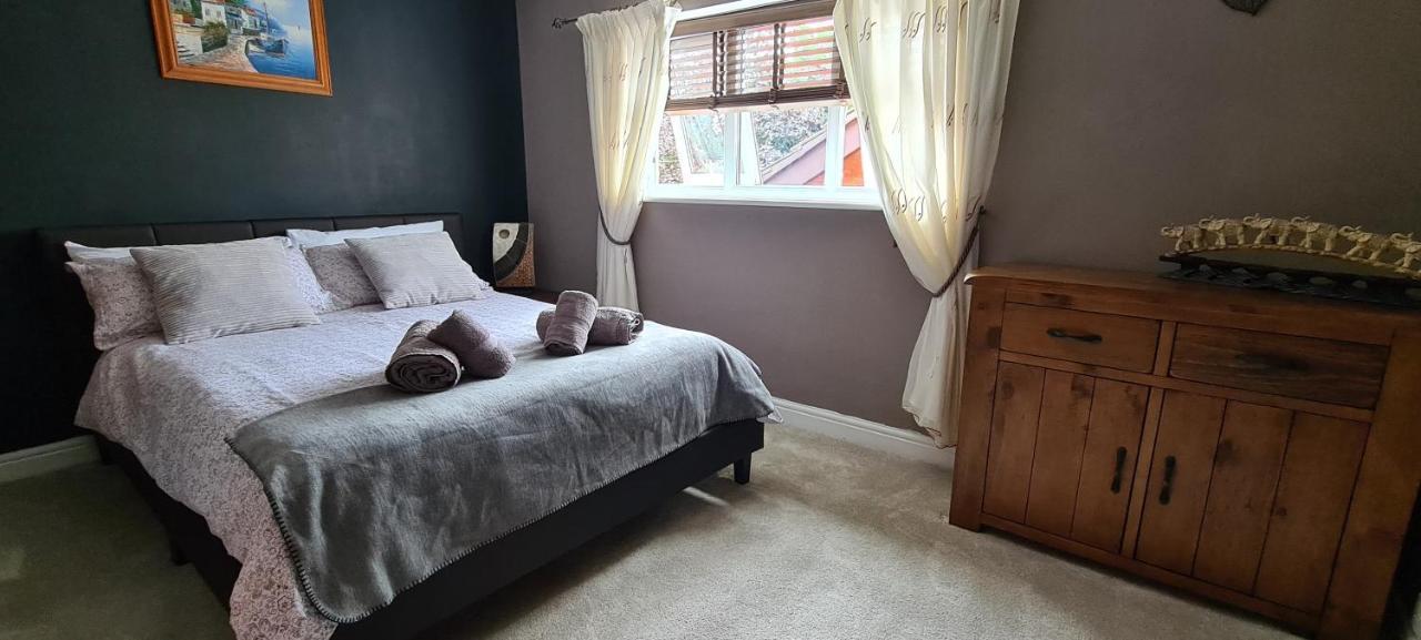Spacious, 5 Bed House For 9 In Chester Exterior photo
